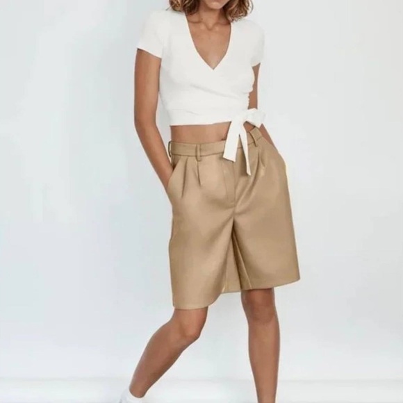 Wilfred Faux Leather High-Waisted Shorts – Taupe Beige – Size 00 (Never Worn) - Picture 2 of 9